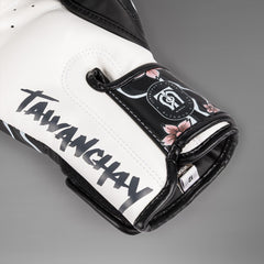 Venum X Tawanchay Boxing gloves Black/White